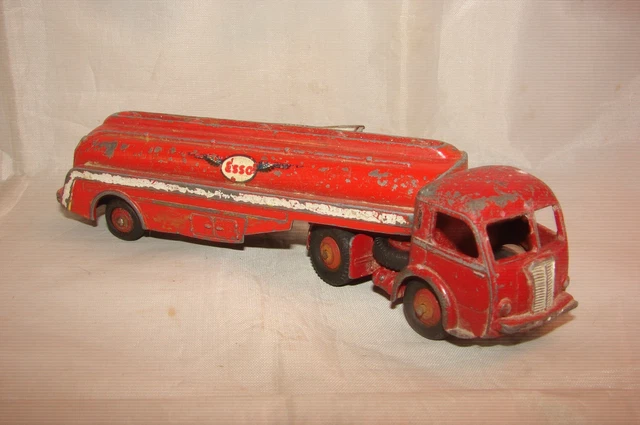 Tracteurs miniatures Dinky Panhard