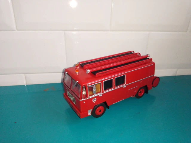 Camion De Pompiers 1/43 Saviem SM 240 Citerne - Modèle Réduit Occasion - Marque Hachette