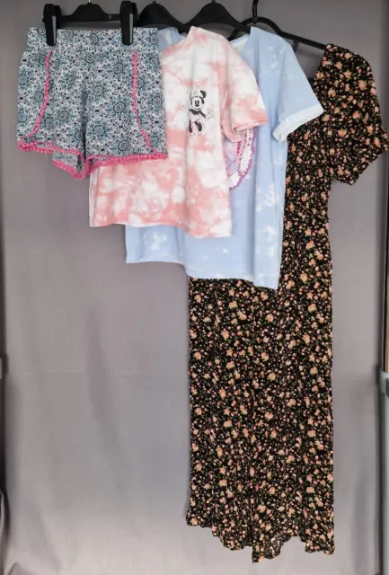 Pacchetto vestiti estivi per bambine età 9-10 anni. Ottime condizioni.