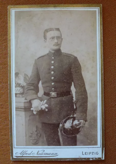 Photografie - CDV Foto Militaria Soldat in Uniform + Pickelhaube Sachsen Leipzig