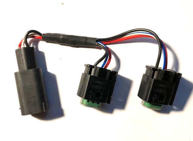 thumbnail image 2 of BMW Motorrad USB Outlet Splitter – Genuine Plug For R1200, R1250, R1300 GS/RT/ST 2 of 6