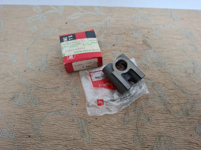 NOS TOYOTA トヨタ Valve Rocker Support No. 1 Corolla Ke30 Ke35 Ke36 ...