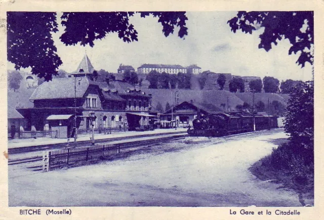 CPA 57 LORRAINE MOSELLE- BITCHE La Gare et la Citadelle Train Locomotive 1939