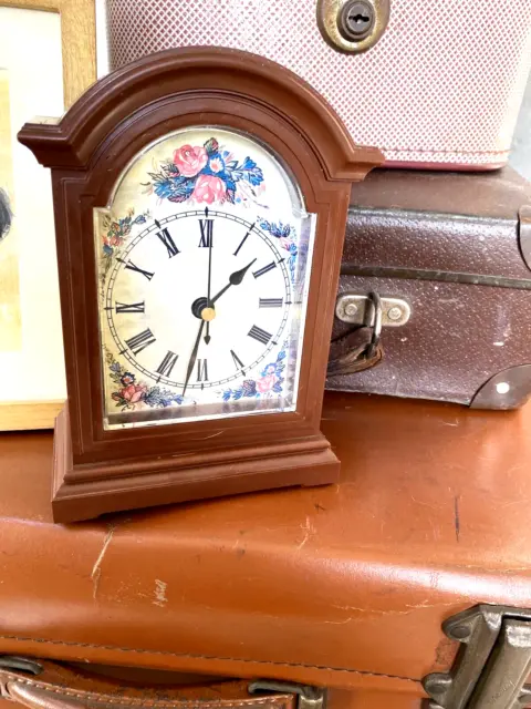 Little Retro Quartz Mantel Clock