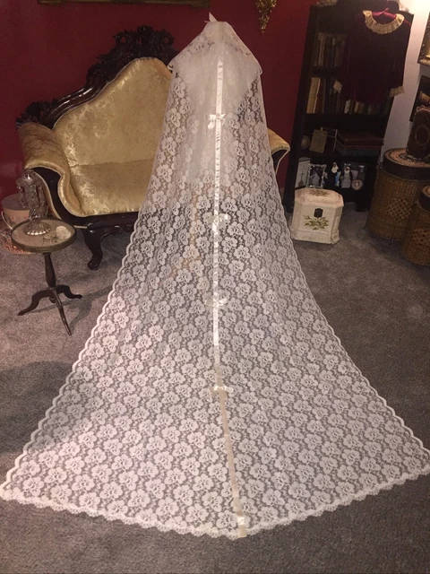 Vtg 1960’s Ivory Alencon Lace Mantilla Bridal Cathedral Veil Satin Ribbon & Bows