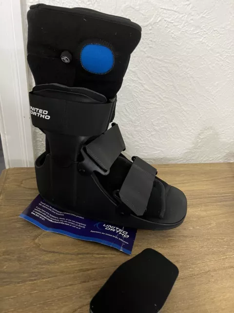 United Ortho Short Air Cam Walker Fracture Boot Fits Left or Right Black Size M