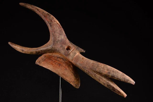 10233 African Old Baga Helmmske