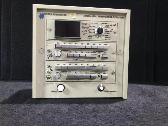 Waters 440 HPLC / Chromatography Absorbance Detector