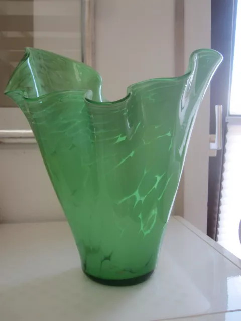 SALCO Kristall  Glas Vase in Taschentuchform- grün - Höhe 32,7cm -