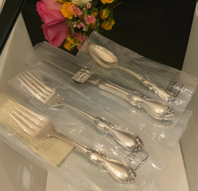 TOWLE ~ QUEEN ELIZABETH I ~ 4 PC. PLACE SETTING(s) TOWLE ~ QUEEN ELIZABETH I ~ 4 PC. PLACE SETTING(s)