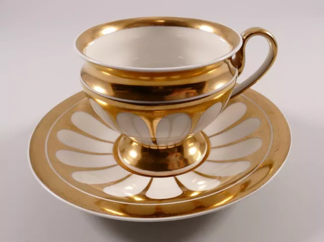 KPM Berlin große Tasse Untertasse mit goldenem Dekor im Biedermeier Stil 1870-80