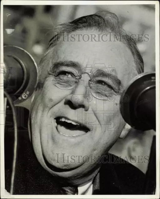 1940 Press Photo President Of United States Franklin D. Roosevelt At Microphone