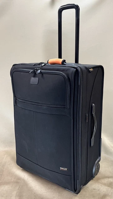 Kirkland Signature Black 27” Upright Expandable Wheeled Large Trip Suitcase 2