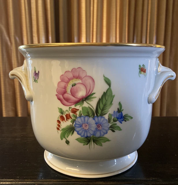 Vintage HEREND PORCELAIN HANDPAINTED CACHEPOT with Flowers 7212