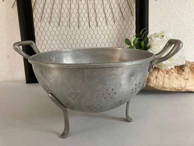 ANCIENNE PASSOIRE TRIPODE En Alu EUR 10,00 - FR