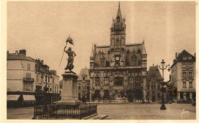 CPA 60  COMPIEGNE   place de l'hotel de ville