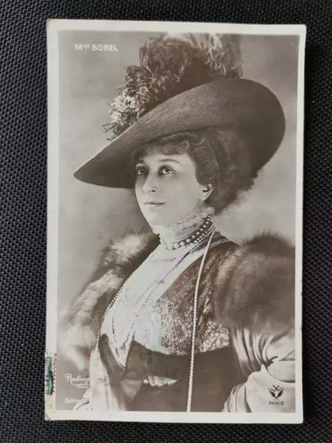 CPA Mlle Sorel - Reutlinger - une jeune femme portant un chapeau