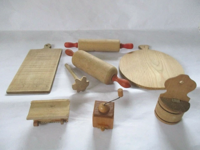 Spielzeug, Puppenstuben- Zubehör für die Küche 8Teile aus Holz DDR rar,