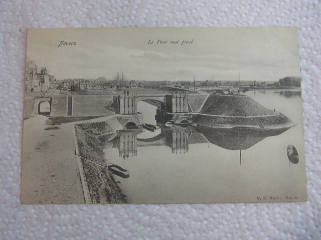 CPA - NEVERS - Le pont mal placé