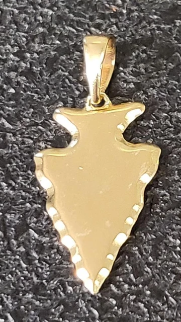 Gold Arrowhead Pendant (AO5018782) Gold Arrowhead Pendant (AO5018782)