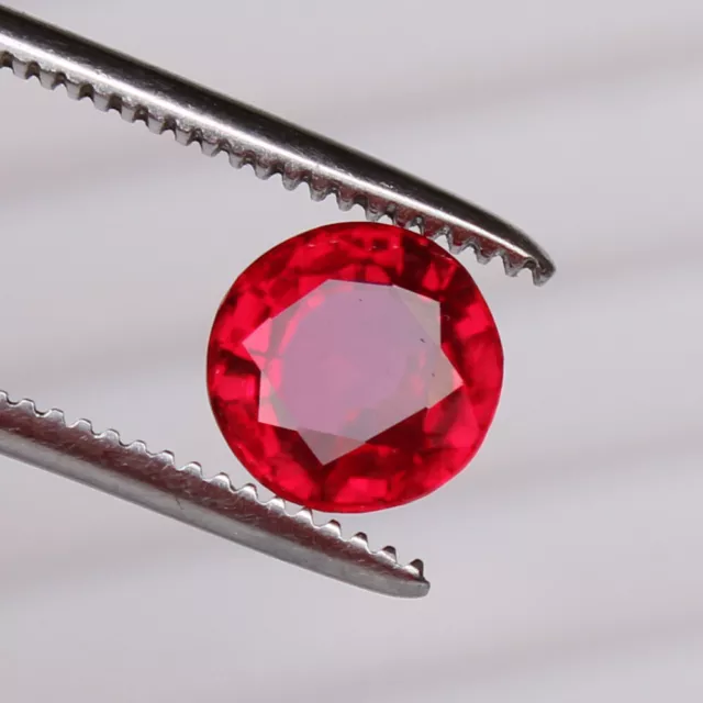 Natürlich Rot Rubin 2.95 CT Rundschliff Mosambik Zertifiziert Edelstein Heated