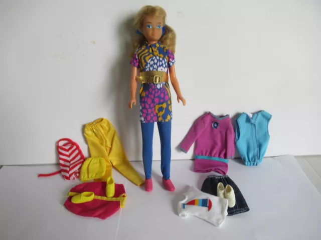 Barbie SKIPPER vintage habits  dont TEEN SKIPPER lot  de 7 TBE années 90