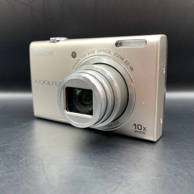 NIKON COOLPIX S6200 Silver 16.0 MP Compact Digital Camera