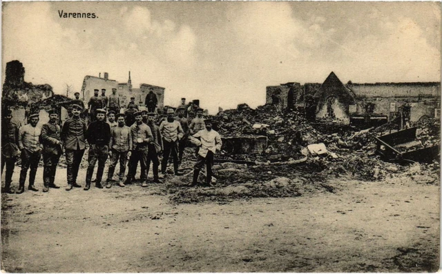 CPA Varennes - Village Scene - Ruines - Soldiers (1037494)