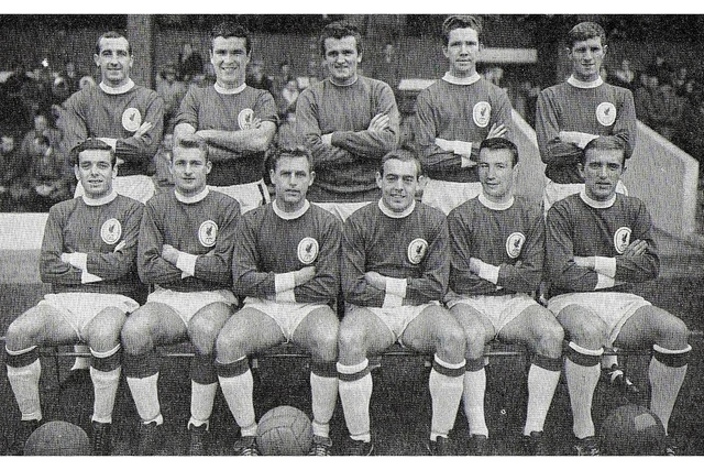 LIVERPOOL FOOTBALL TEAM Photo>196465 Season £3.50 PicClick UK