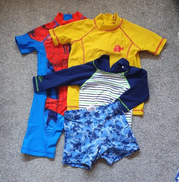 Pacchetto costumi da bagno quattro pezzi Spiderman/UV top età 3-4 anni USATI IN OTTIME CONDIZIONI