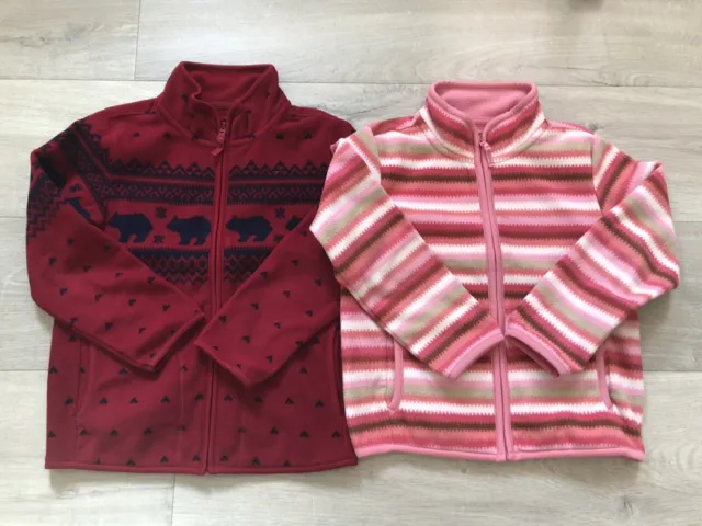 [Bundle] [Gift] Uniqlo 2 x fleece jackets Girl size 120