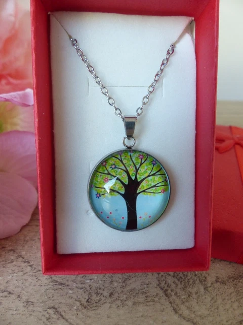 Broche Arbre de vie contemporaine avec strass multicolores bleus et verts dans une finition japonaise - France
