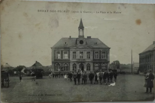 BRUAY SUR ESCAUT 59 cpa la Place et la Mairie (après la guerre) Bon Etat 1922