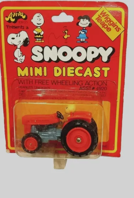 Aviva Toys  1979 Peanuts Snoopy Mini Charlie Brown In Kubota Tractor Carded