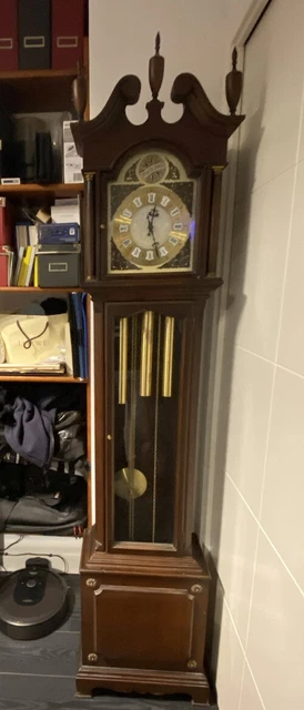 Reloj de pie Tempus Fugit , en perfecto estado.