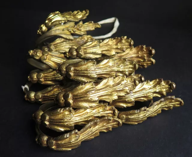 LOT OF 18 19th CENTURY BIG GILT BRASS CURTAIN RINGS WITH CLASSICAL LEAF DESIGN