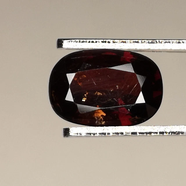 Grenat Spessartite naturel de NAMIBIE - Ovale 1.38 Carat