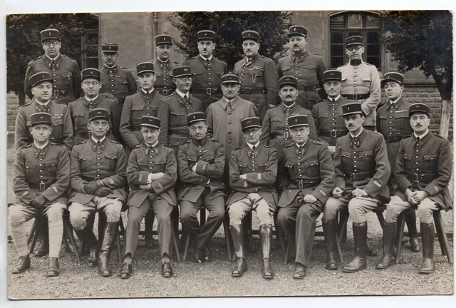 Thème VIE MILITAIRE & Guerre - CARTE PHOTO Non située - beau groupe d'officiers