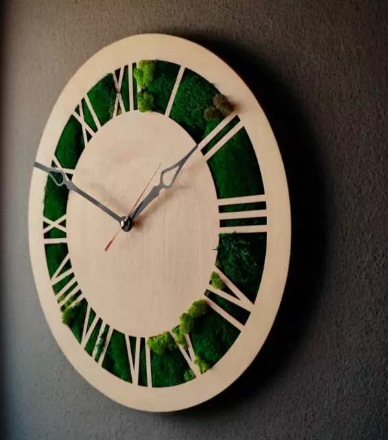 Natural Wood Wall Clock with Norwegian Yagel Moss - 50cm Diameter