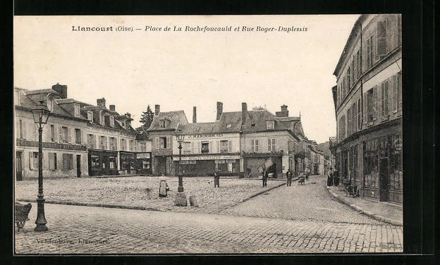 CPA Liancourt, Place de la Rochefoucauld et Rue Roger-Duplessis