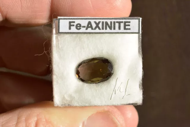 Axinite  (Fe-axinite) Pakistan: 120 Euros - 50 % MFR