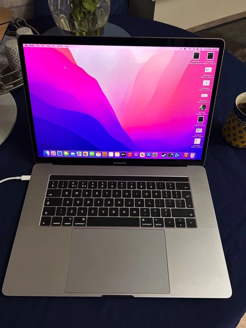 Apple MacBook Pro 15"" 2011 | 2,0 GHz i7 | 8 GB | SSD 240 GB | 2 x GPU | 3 M-WTY