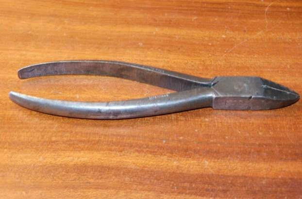 Pince Tournevis Ancienne Amstutz Mercier – Outil Mécanique Vintage, Déco Industrielle