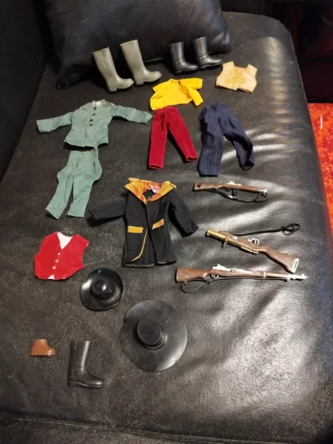 Lot Vêtements Bottes Fusils Chapeau Action Joe Big Jim Ken Poupées