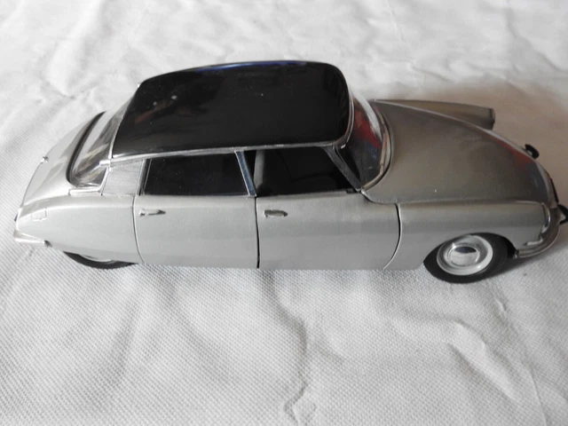 Miniature Citroen DS 1/43 SpecialC 19 Noire Charles De Gaulle 1962 Sans