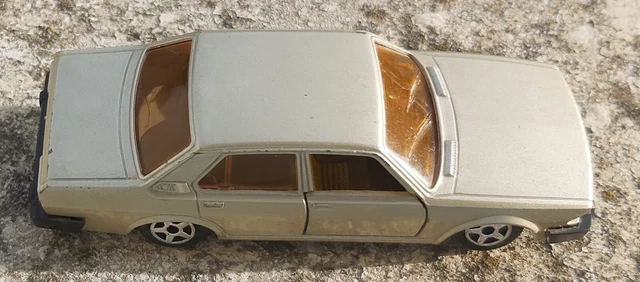 Lot De 2 Modèles Chrysler New Yorker 1:43 Norev - Année 1960, Occasion, Fabriqué En France