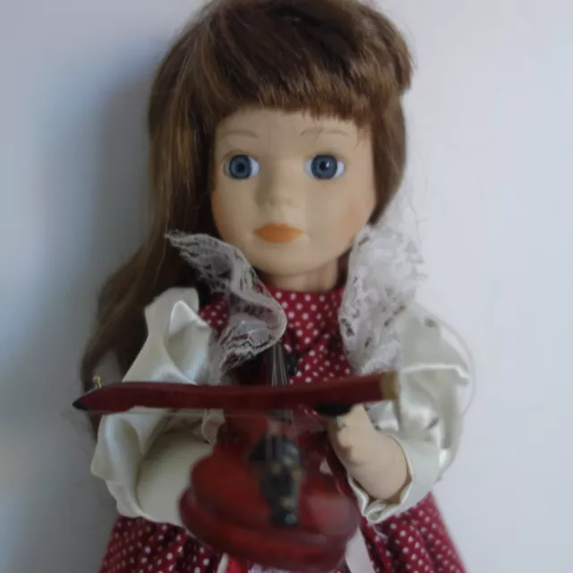 Preciosa muñeca de porcelana suena melodia a cuerda VINTAGE tocando violin 3