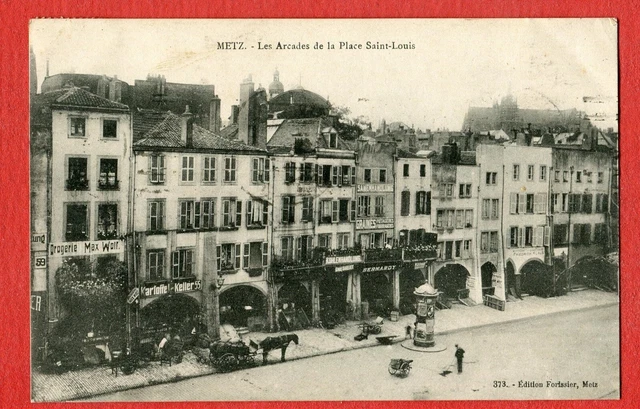 CPA 57 - Metz - Les Arcades de la Place St Louis - Animée
