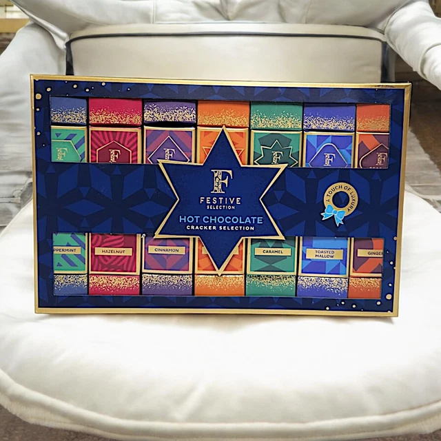 FESTIVE HOT CHOCOLATE Cracker Selection 140g Assorted Flavors Mix