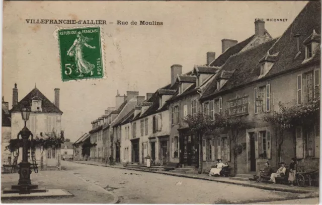 CPA VILLEFRANCHE-d'Allier Rue de Moulins (1220383)